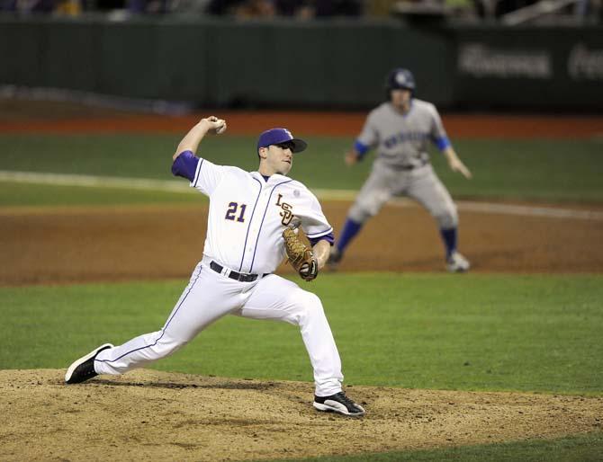 Stout pitching powers LSU past UNO