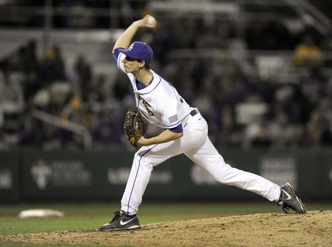 Stout pitching powers LSU past UNO