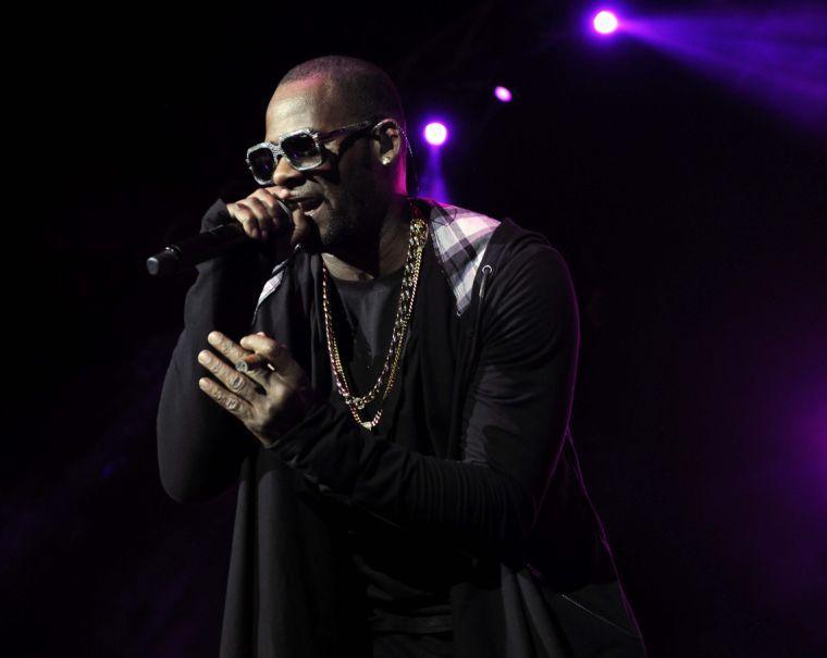 R. Kelly performs Thursday night, February 13, 2014 downtown at the Baton Rouge River Center.