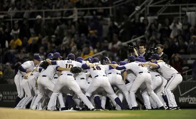 The 2014 LSU baseball team huddles up Friday, Feb. 14, 2014 before the Tigers' 2-0 win against UNO in Alex Box Stadium.