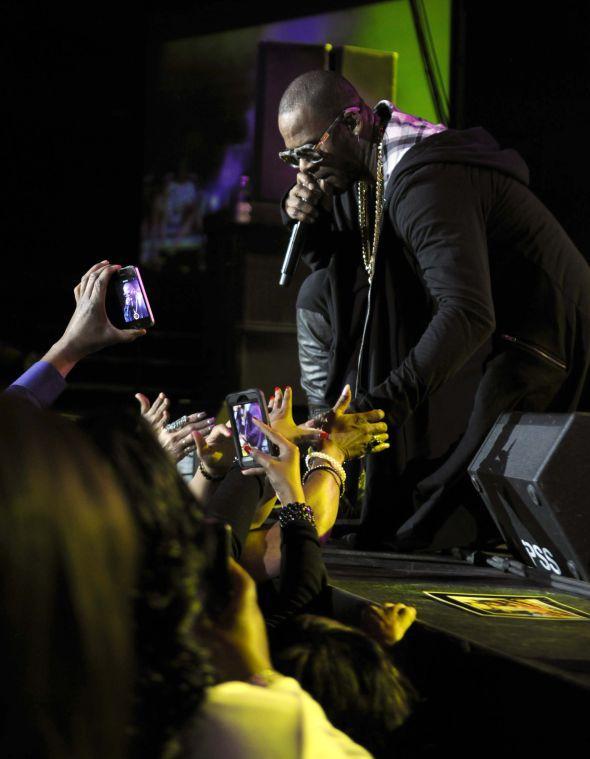 R. Kelly greets his fans Thursday night, February 13, 2014 downtown at the Baton Rouge River Center.