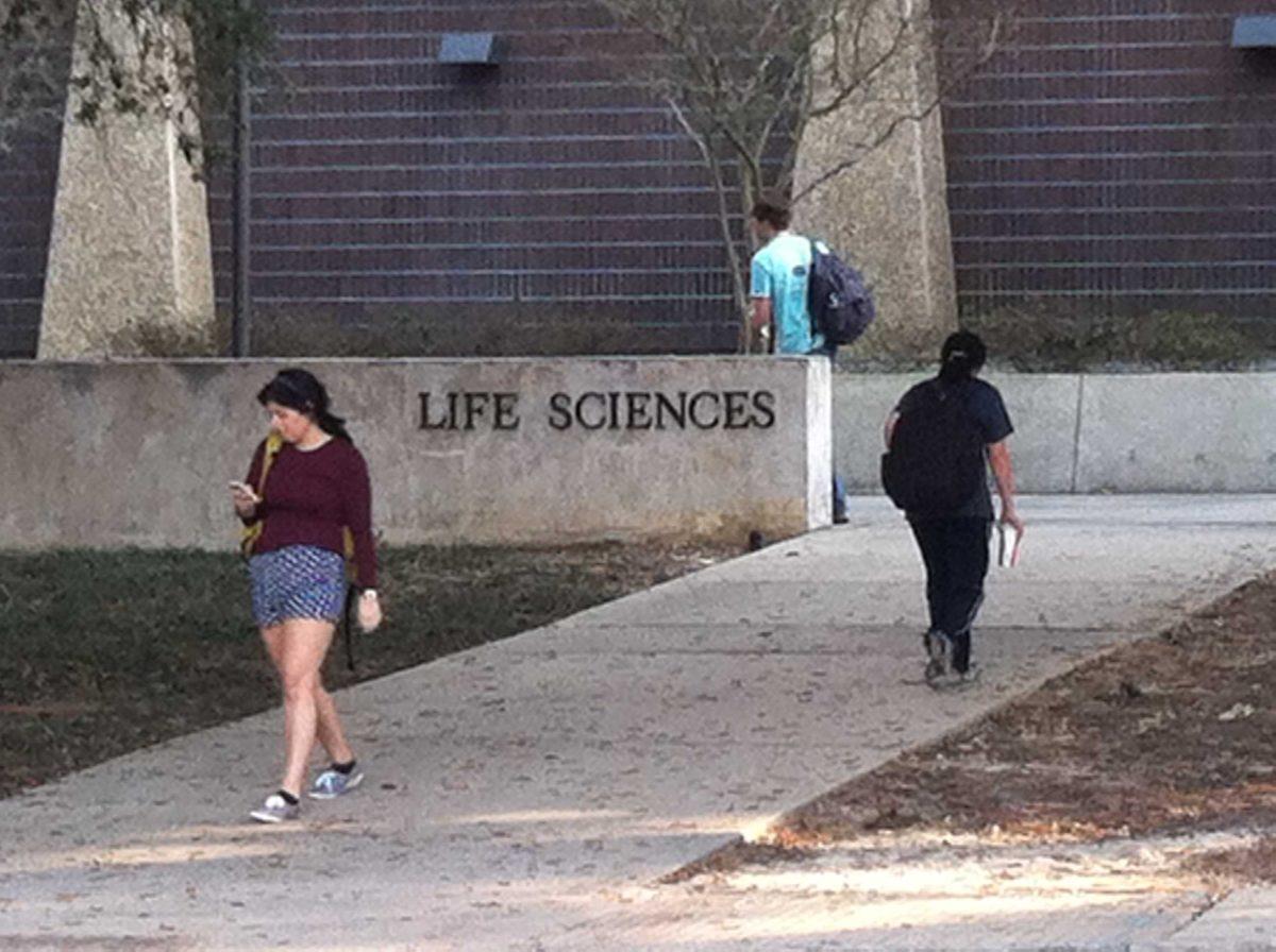 Students outside of the Life Sciences building.