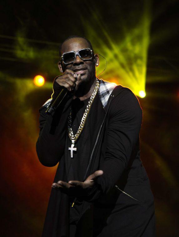 R. Kelly performs Thursday night, February 13, 2014 downtown at the Baton Rouge River Center.