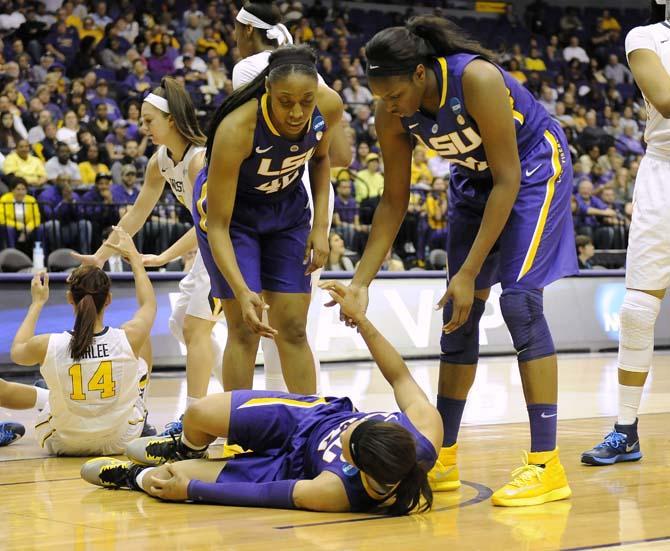 Lady Tigers come from behind to upset West Virginia, 76-67