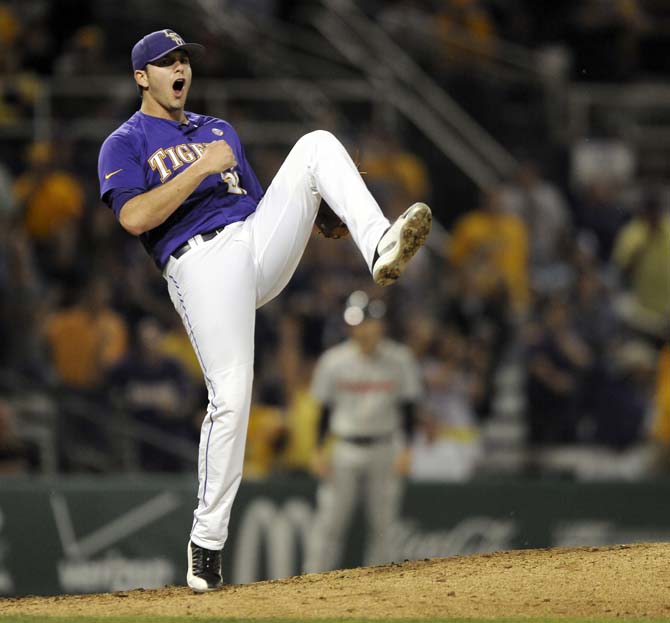 Poche' dominates Bulldogs in 2-1 victory Saturday night