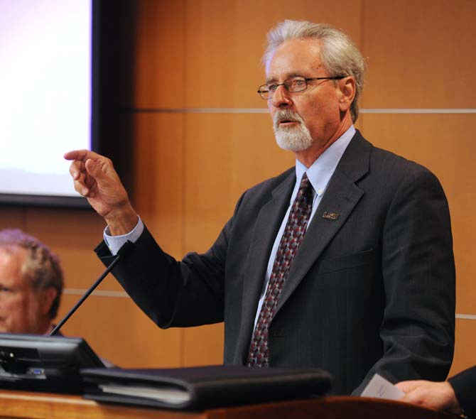 Vice-Chancellor Gil Reeve discusses online education April 17, 2013, at a Faculty Senate meeting in the Capital Chamber of the Student Union.