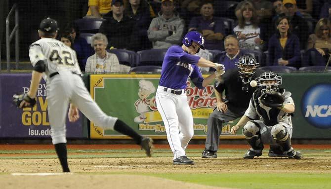 Seventh-inning rally sparks 4-2 LSU comeback win against Purdue