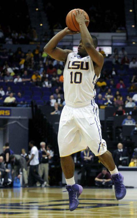 LSU senior forward Andre Stringer (10) prepares to shoot the ball during the Tigers' 61-69 loss to Georgia in the PMAC.