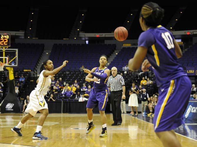 Lady Tigers come from behind to upset West Virginia, 76-67