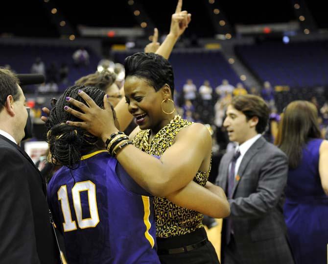 Lady Tigers come from behind to upset West Virginia, 76-67