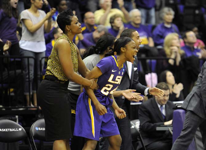 Lady Tigers come from behind to upset West Virginia, 76-67