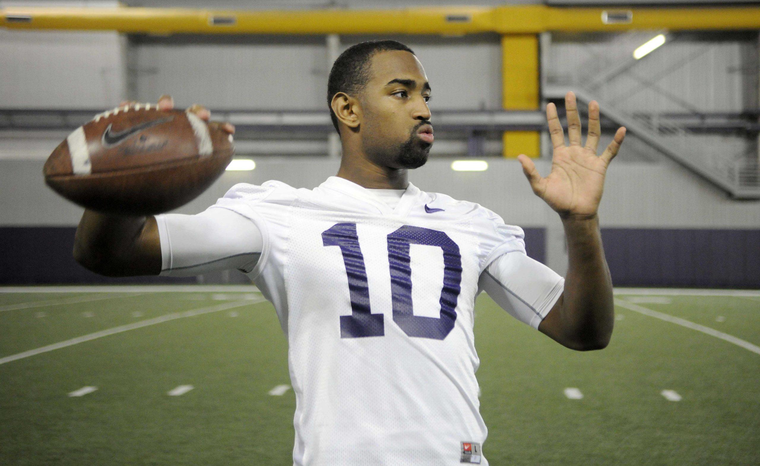 Football: Jennings begins transition to starting quarterback