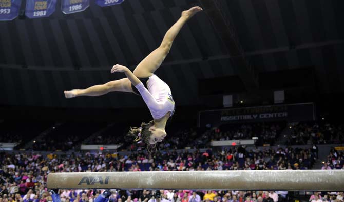 LSU defeats NC State despite off night