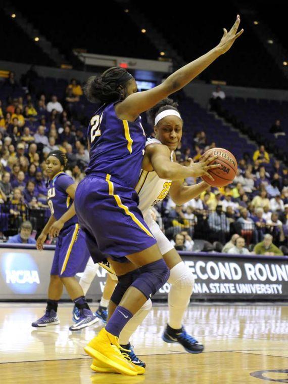 Lady Tigers come from behind to upset West Virginia, 76-67