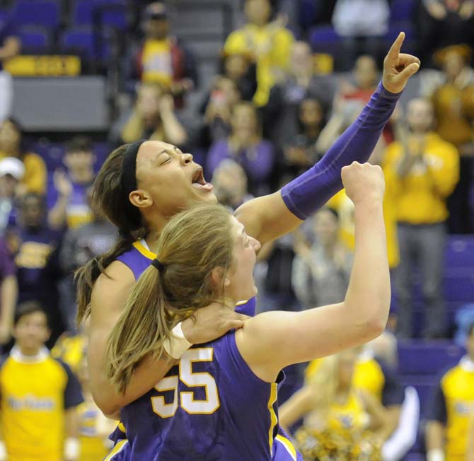 Lady Tigers come from behind to upset West Virginia, 76-67