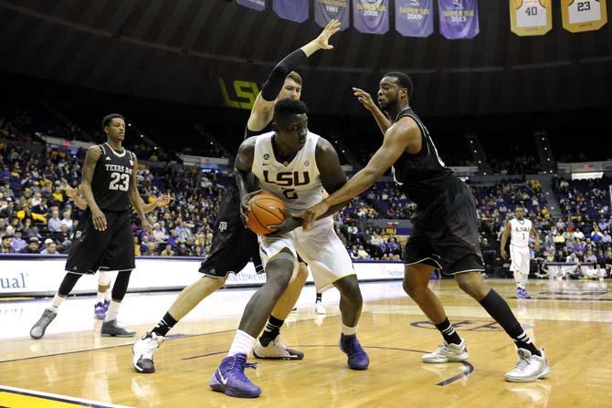 LSU junior forward Johnny O'Bryant III (2) protects the ball from Texas A&amp;M defenders Wednesday, Feb. 26, 2014 during the Tigers' game against the Aggies in the PMAC.