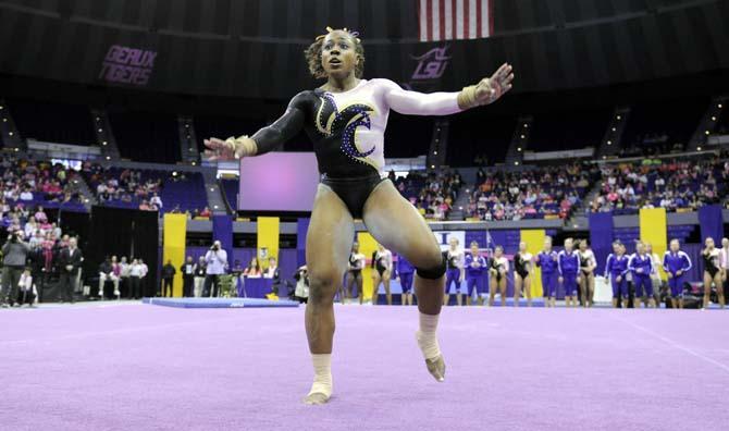 LSU defeats NC State despite off night