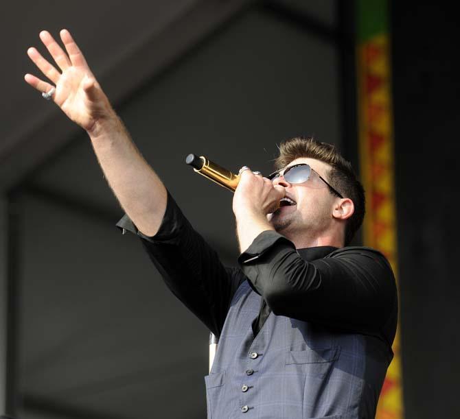 Robin Thicke performs Saturday, April 26, 2014, during the 2014 New Orleans Jazz and Heratige Fesitval in New Orleans.