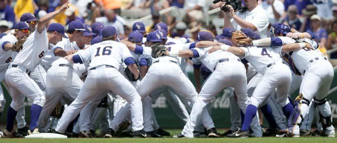 LSU team members huddle before Tigers' 8-4 victory against Southeastern in Alex Box Stadium on Friday, May 30, 2014.