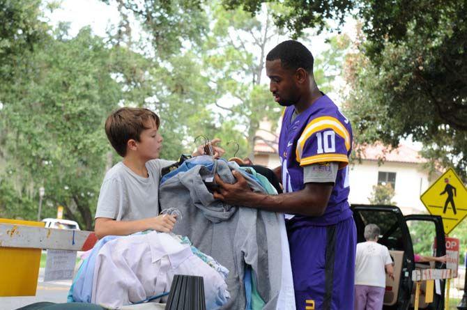 LSU sophomore quarterback Anthony Jennings (10) helps families move in-coming students into their dorms on August 20, 2014.