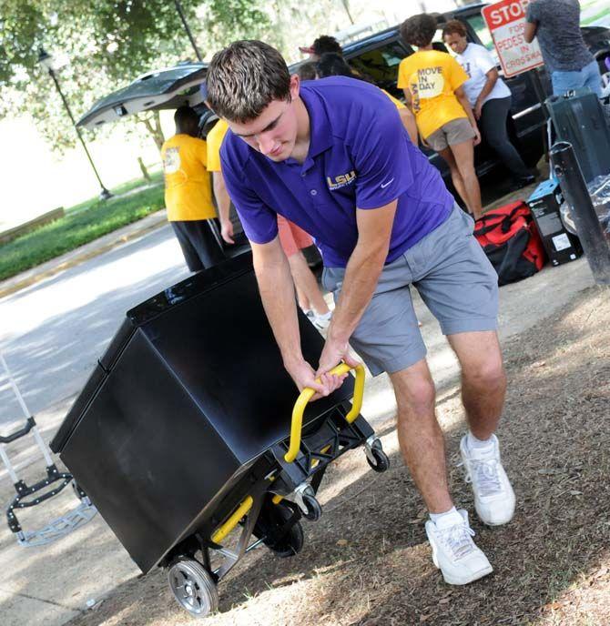 LSU basketball team assists students during move in day Wednesday August 20, 2014 at the Pentagon.