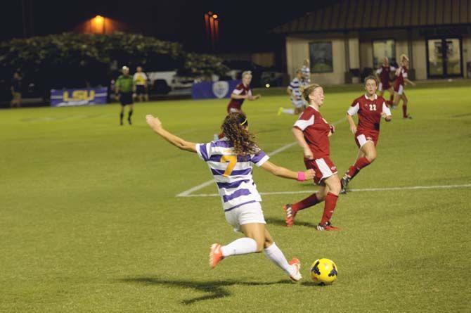 LSU junior midfielder Maria Fernanda Pi&#241;a (7) crosses the ball during the Tigers' 3-0 victory against Nicholls Tuesday, September 2, 2014 in LSU Soccer Stadium.