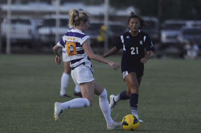 LSU sophomore midfielder Emma Fletcher (10) passes the ball Sunday, August 31, 2014 during the Tigers' 0-1 defeat in LSU Soccer Stadium.