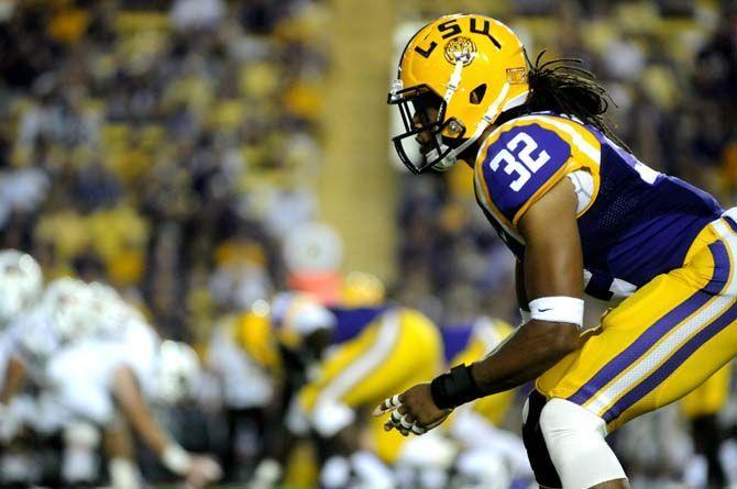 Junior cornerback Jalen Collins (32) waits for the snap.