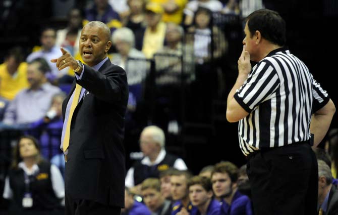 LSU basketball head coach Johnny Jones speaks to a referee during the Tigers' 61-69 loss to the Bulldogs in the PMAC.