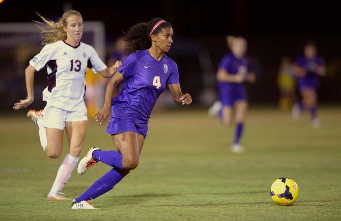 LSU sophomore forward Summer Clarke (4) runs for the ball during Tigers' 1-4 defeat against Texas A&amp;M Friday, September 26, 2014 in LSU Soccer Stadium.