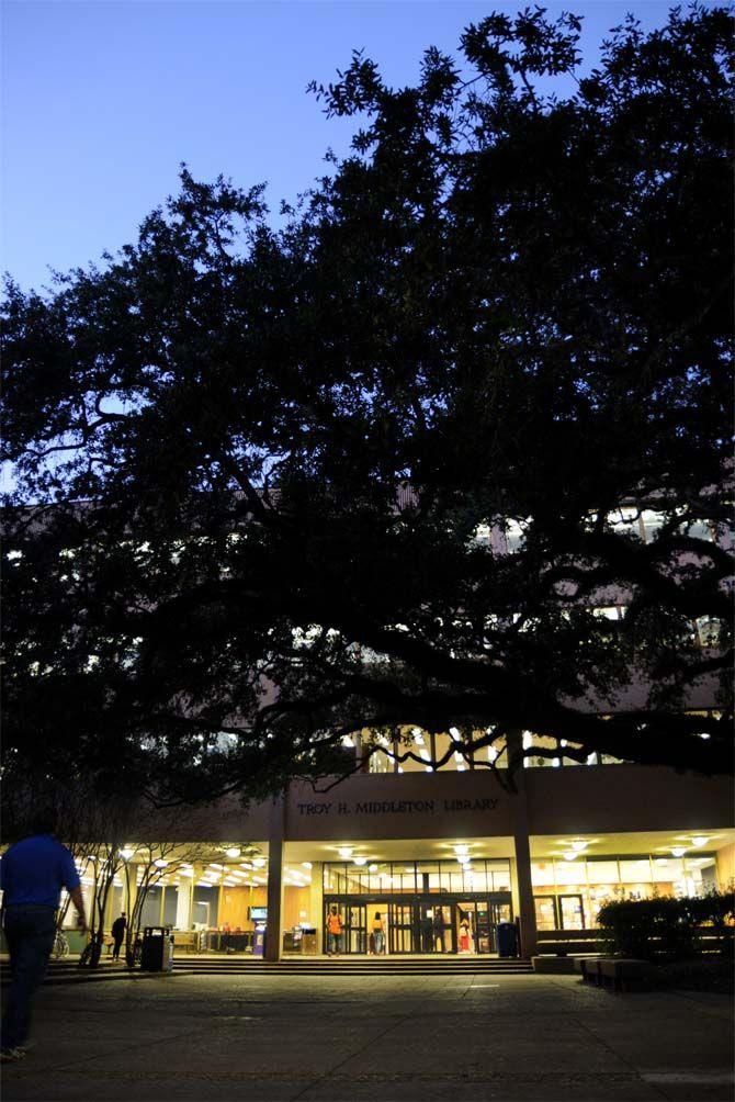 LSU Middleton Library now offers late hours for students to study and allows 24 hour access to the main floor. That policy was suspended Sunday after security concerns.