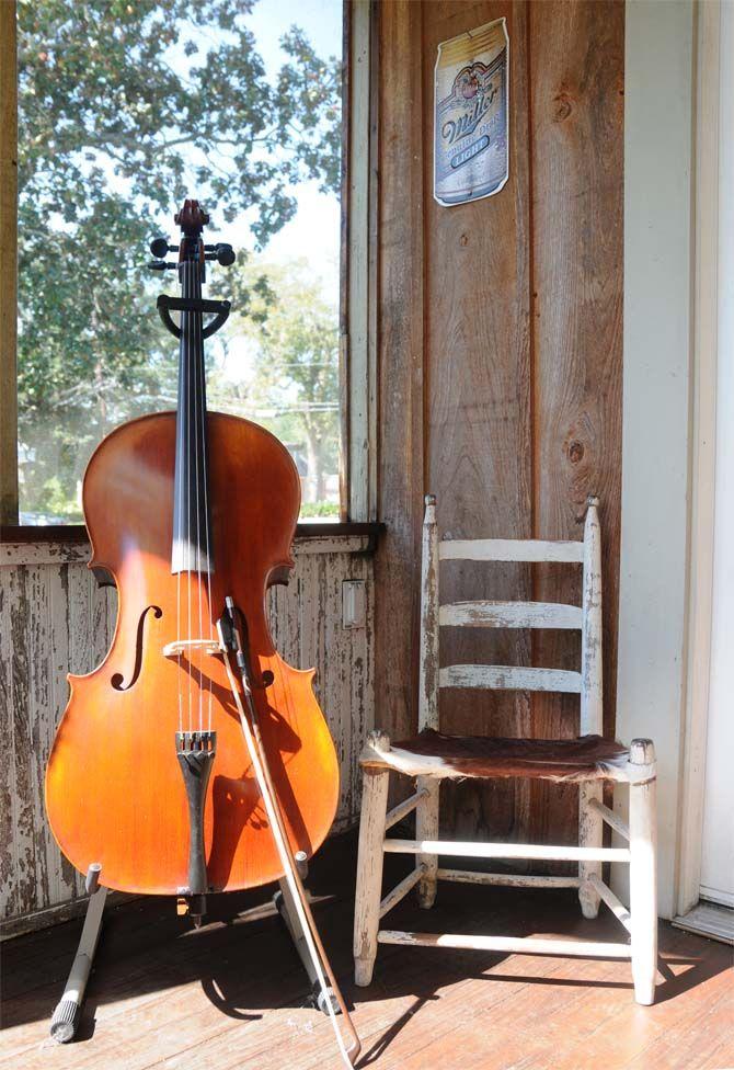 Fiddle shop strings together music and craftsmanship