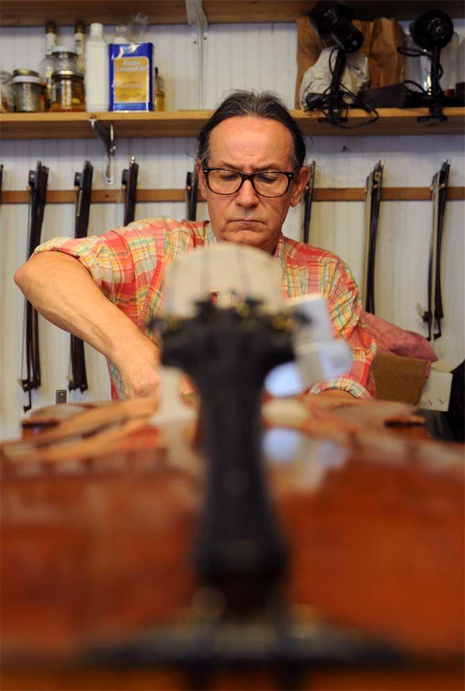 Fiddle shop strings together music and craftsmanship