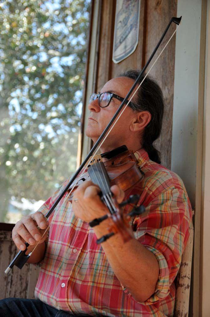 Fiddle shop strings together music and craftsmanship