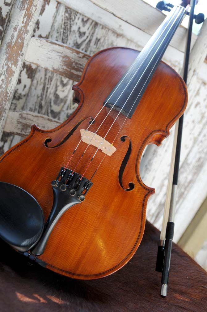 Fiddle shop strings together music and craftsmanship