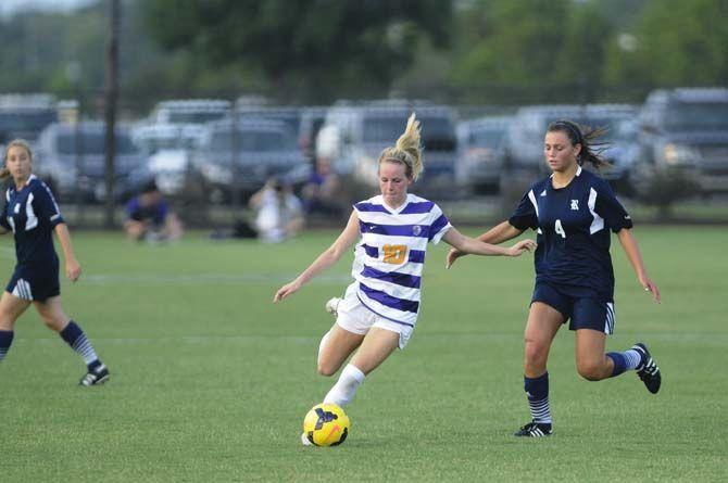 LSU sophomore midfielder Emma Fletcher (10) passes the ball Sunday, August 31, 2014 during the Tigers' 0-1 defeat in LSU Soccer Stadium.