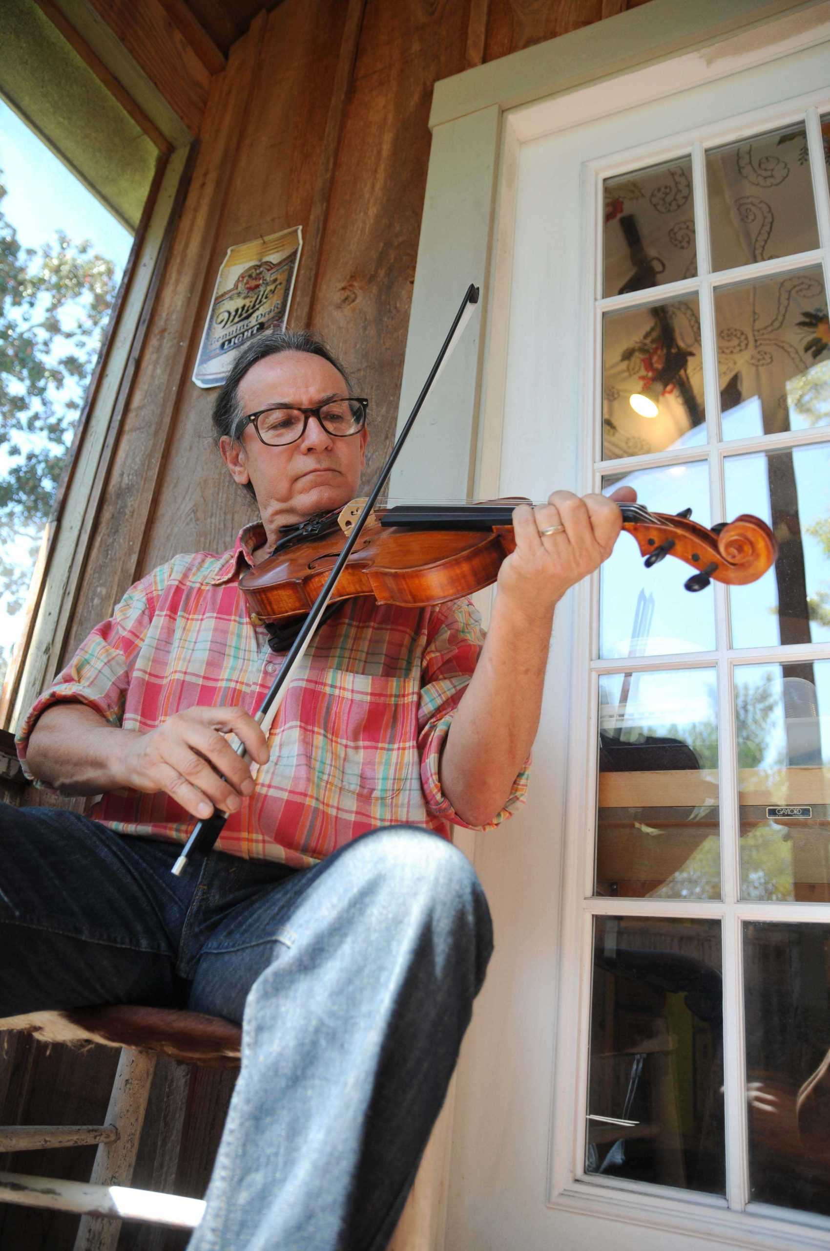 Fiddle shop strings together music and craftsmanship