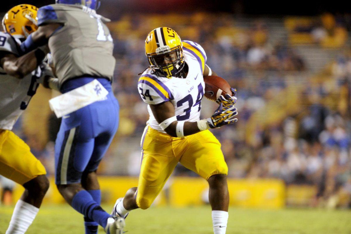 Freshman running back Darrel Williams (34) runs for a gain during the Tigers' 42-3 victory against Kentucky on Saturday, October 18th, 2014.