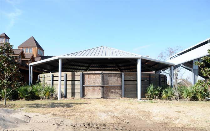 Boisvert Farms, owned by the Purdin family, specializes in breeding Arabian horses. A special stable was built where trainer Joel Gangi interacts with the horses.