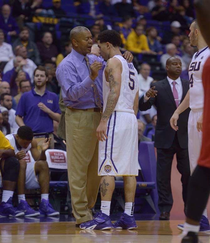 LSU men's basketball head coach, Johnny Jones speaks with junior guard Josh Gray (5) during the Tigers' 69-64 OT victory against Texas Tech Tuesday, Nov. 18, 2014 in the PMAC.