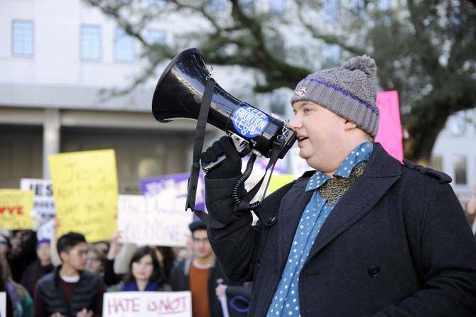 Jindal's "The Response" draws smaller-than-expected crowds