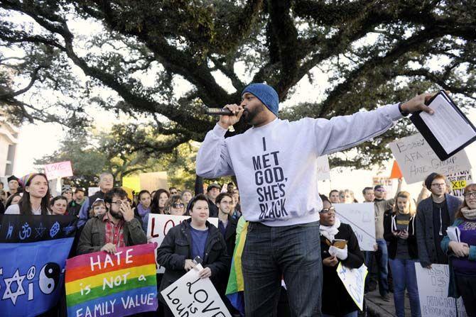 Jindal's "The Response" draws smaller-than-expected crowds