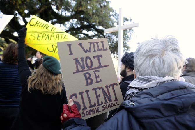 Jindal's "The Response" draws smaller-than-expected crowds