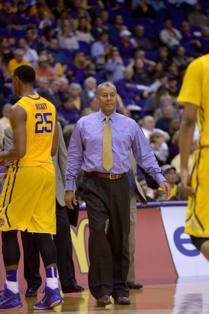 LSU head coach Johnny Jones gathers the team for a timeout during the Tiger's 71-60 victory against Alabama on Saturday, Feb. 7, 2015, in the Pete Maravich Assembly Center.