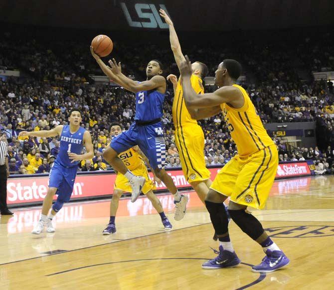 Kentucky junior forward Willie Cauley-Stein (15) dunks during the Tigers' 71-69 loss against Kentucky on Tuesday, Feb. 10, 2015 in the Pete Maravich Assembly Center.