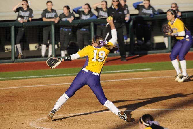 Baylee Corbello pitching in the first inning on Feb. 6, 2015, during the LSU vs. Memphis game at Tiger Park.