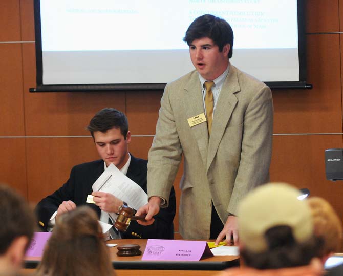 Speaker of the Senate Alex Grashoff bangs the gavel Wednesday, Jan. 15, 2014 to pass a resolution at the first Student Government meeting of the semester.