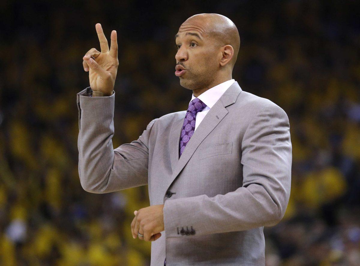 New Orleans Pelicans head coach Monty Williams instructs his team against the Golden State Warriors during the first half in Game 2 of a first-round NBA basketball playoff series Monday, April 20, 2015, in Oakland, Calif. (AP Photo/Marcio Jose Sanchez)