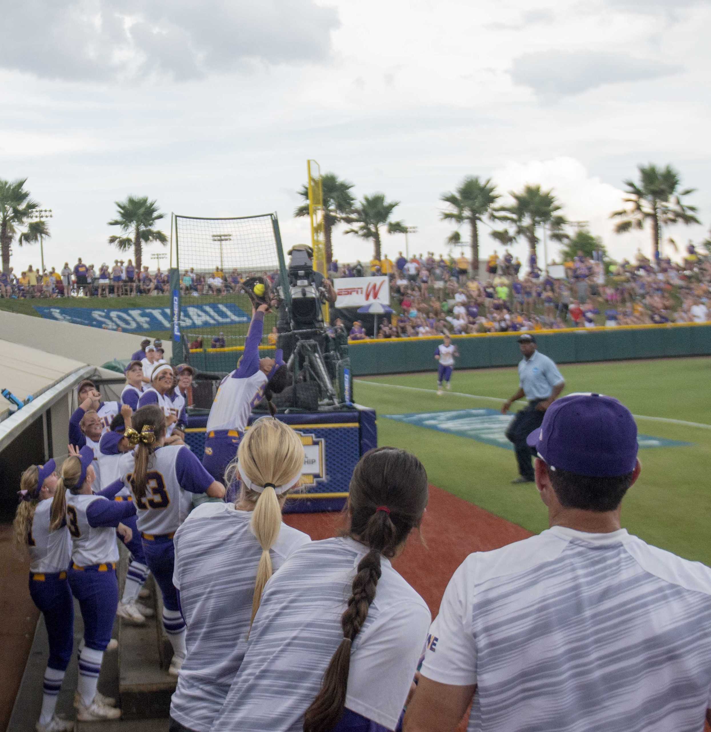 LSU run-rules Arizona, 8-0, in Game 1 of Super Regional