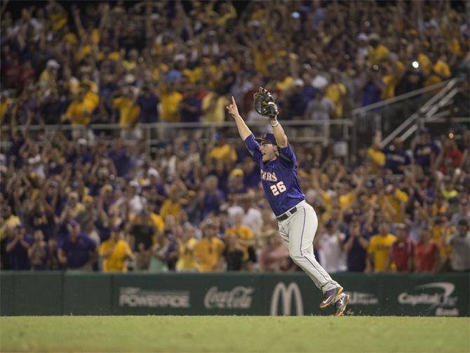 LSU baseball defeats ULL 6-3, heads to College World Series